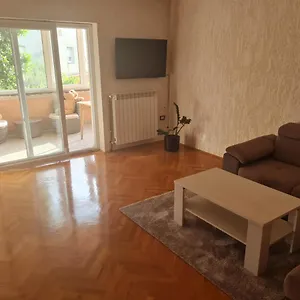 Donna Apartman